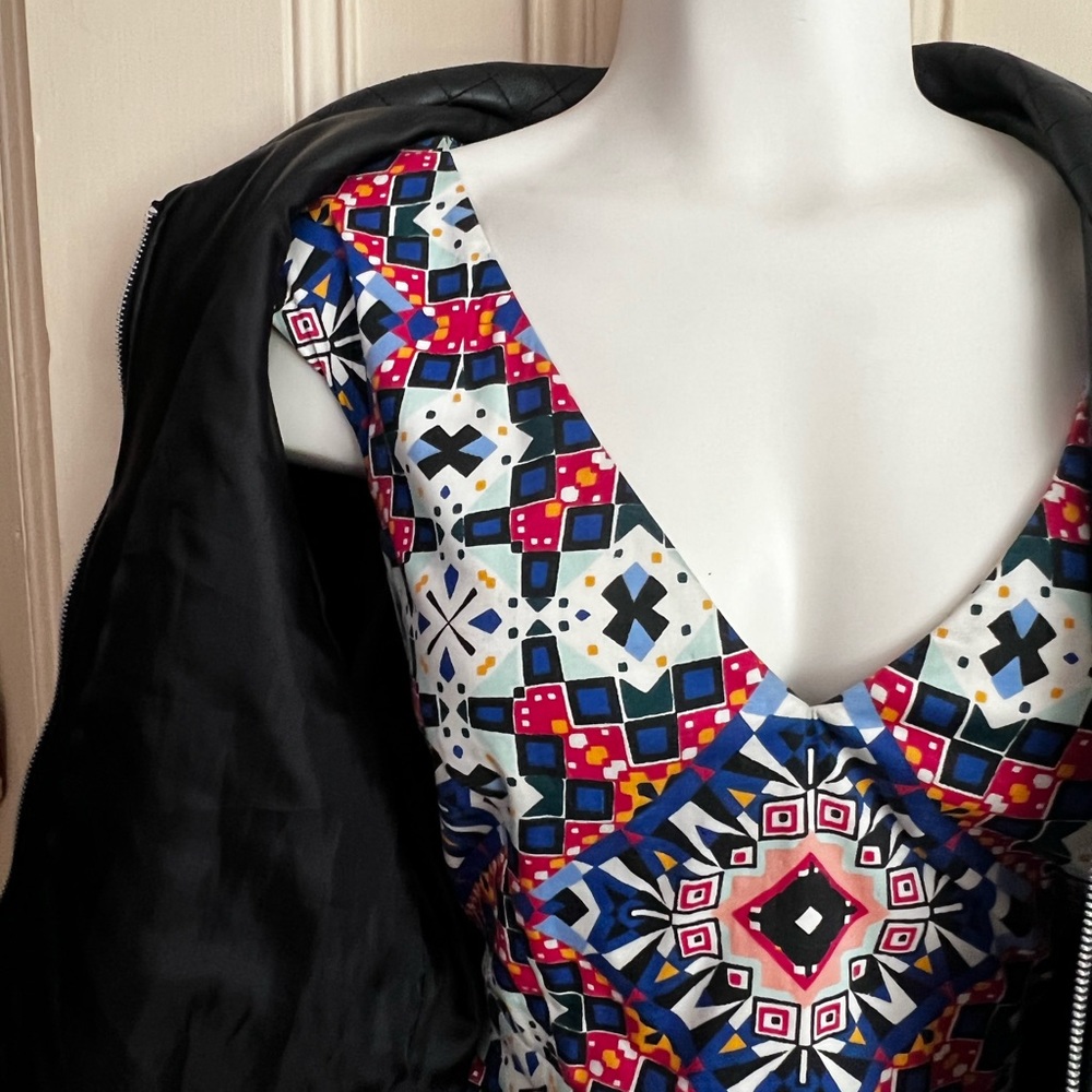Super well-made French Connection summer business or cocktail dress.
